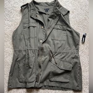 New Directions Green Utility Vest XL NWT